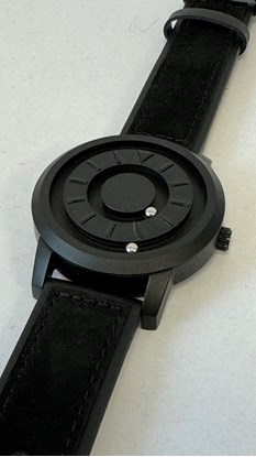 NINGBO - zegarek analogowy z kulkami i wypukłymi oznaczeniami